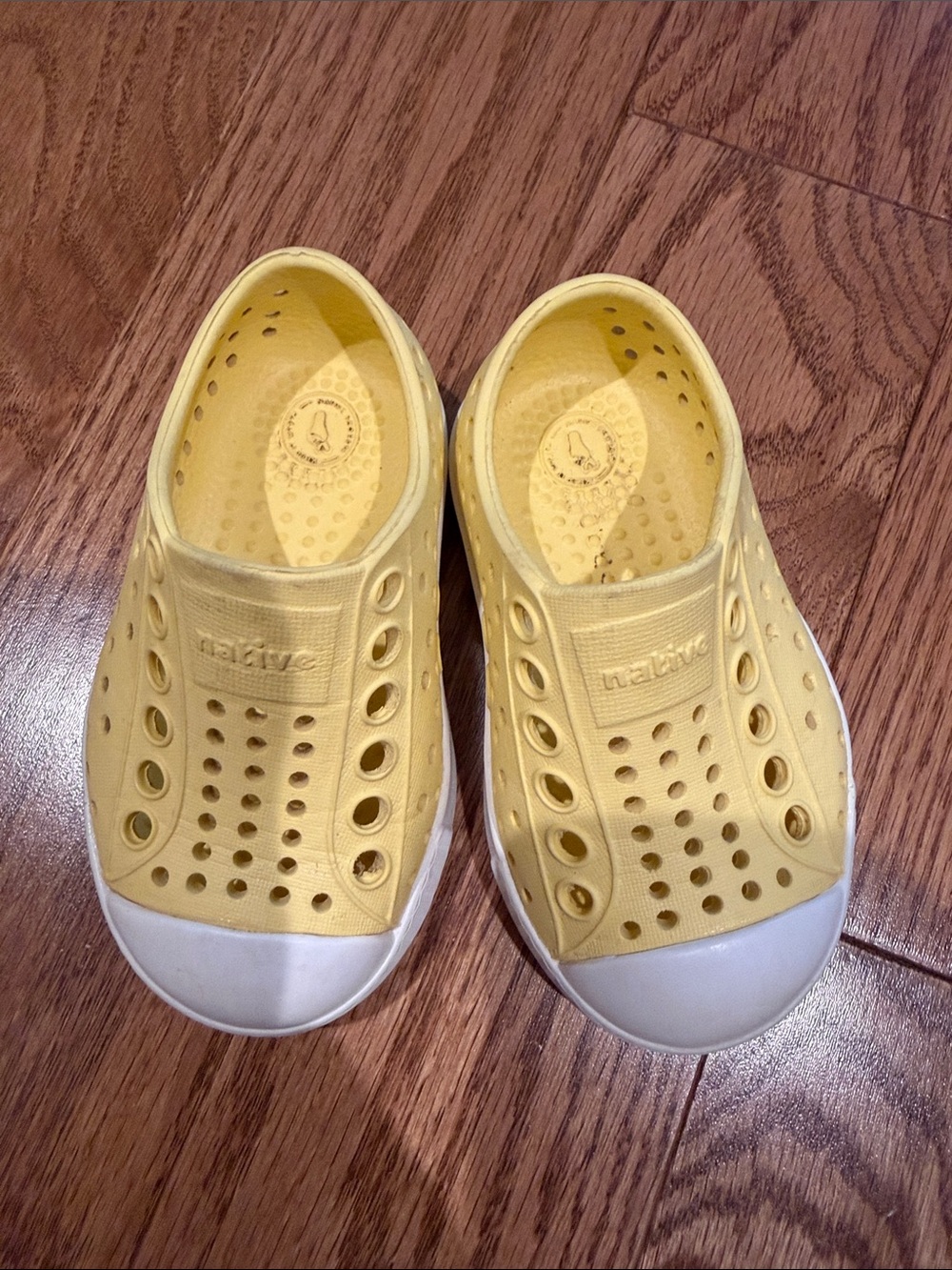 Native Jefferson Slip-On Toddler Shoes C4 in Yellow